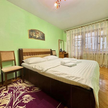 Apartpoltava: Cozy 3-Bedroom City Center Apartment Exterior photo