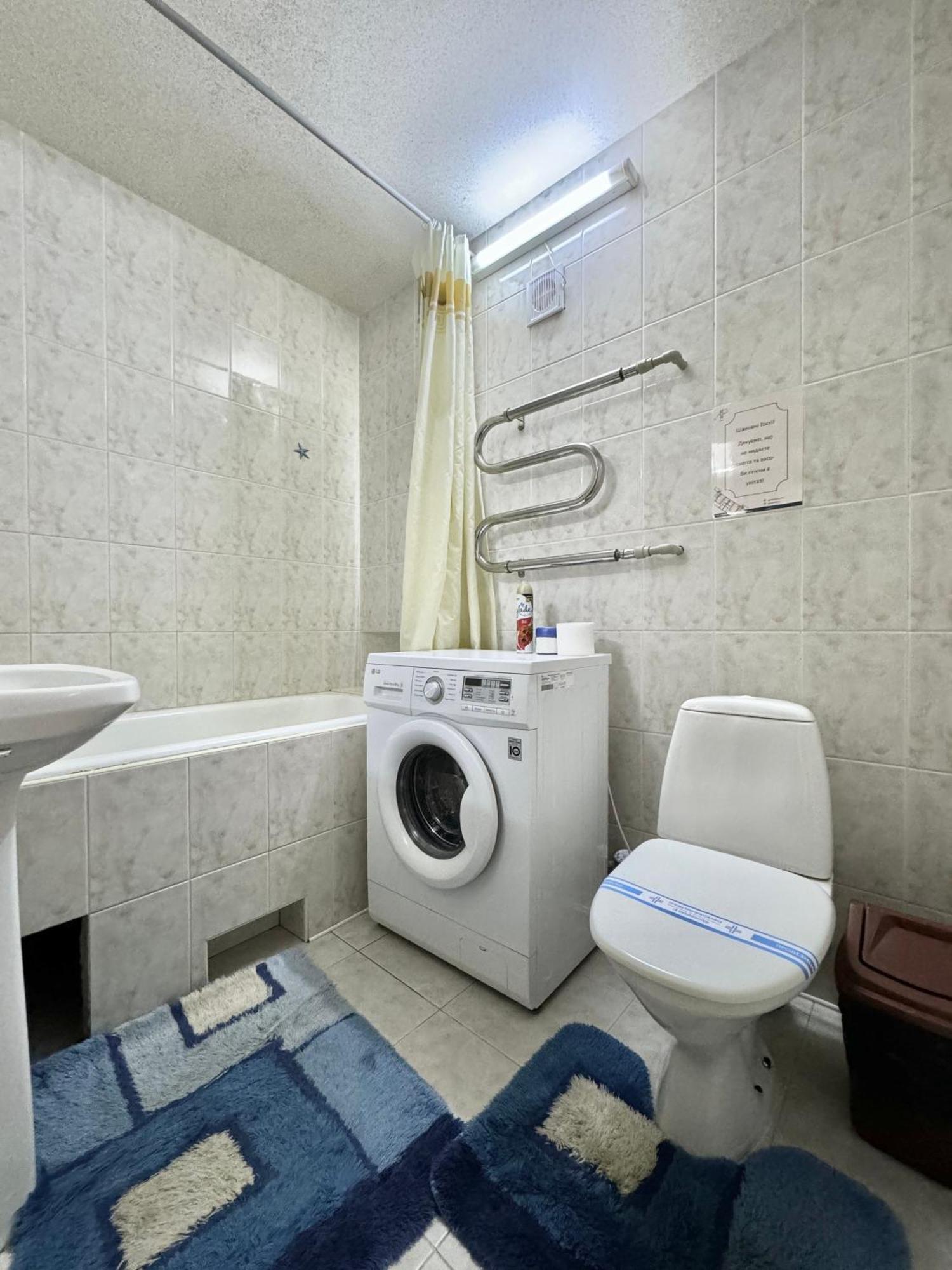 Apartpoltava: Cozy 3-Bedroom City Center Apartment Exterior photo